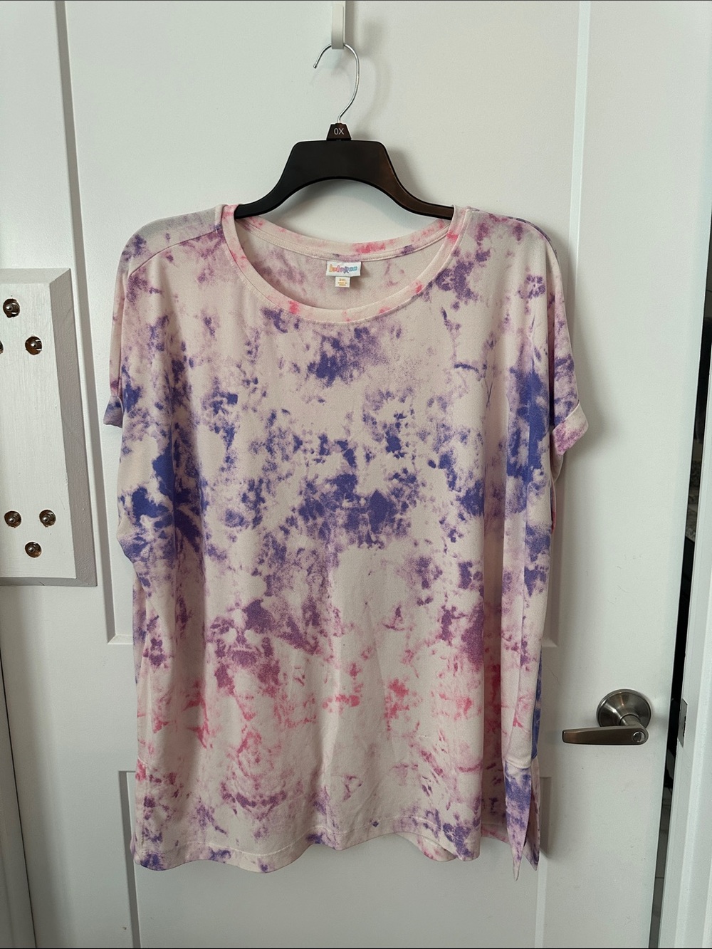 LuLaRoe Short Sleeve Tie-Dye Tee in Lavender, Pink & Purple